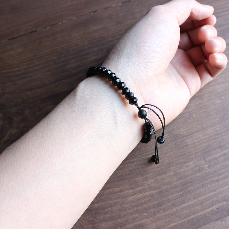Buddhist Handcrafted Nature Sandalwood Bracelet for "Strength" (Black Agate)