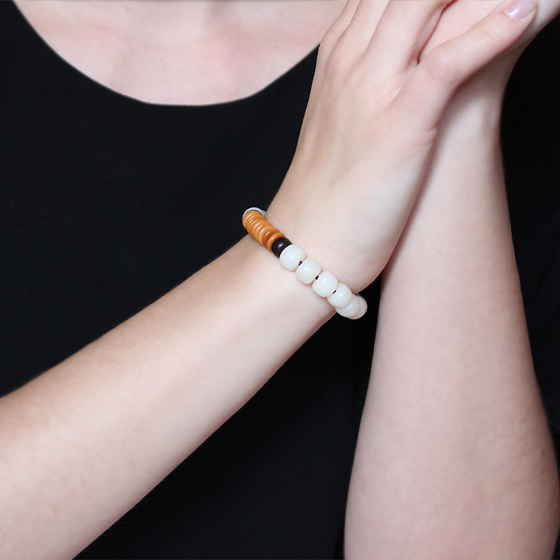 Buddhist Handcrafted Nature Sandalwood Awakening Buddha Bracelet (White Bodhi Seeds)
