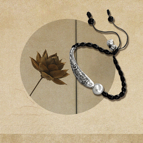 Buddhist Handcrafted Nature Sandalwood Emotion-soothing Bracelet with Fish Charm (Black Stone & Natural Pearl)