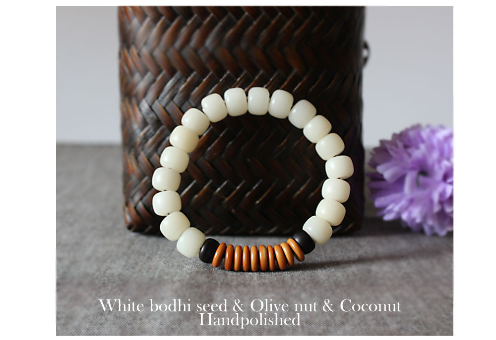 Buddhist Handcrafted Nature Sandalwood Awakening Buddha Bracelet (White Bodhi Seeds)