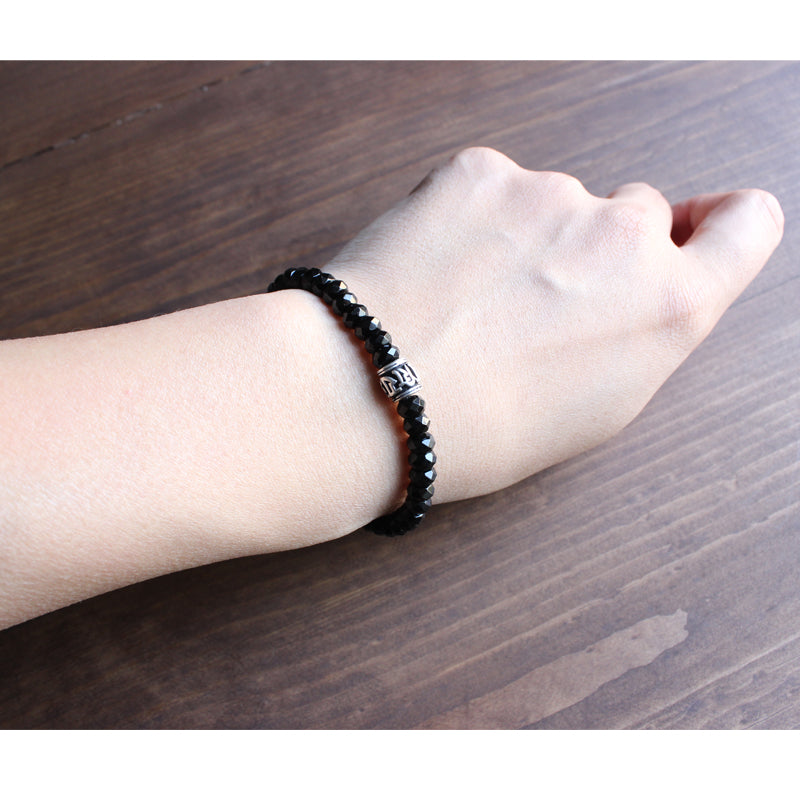 Buddhist Handcrafted Nature Sandalwood Bracelet for "Strength" (Black Agate)