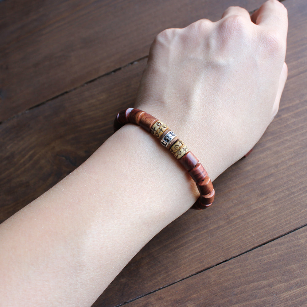 Buddhist Handcrafted Nature Sandalwood Bracelet for "Charisma" (made with Om Mani Padme Hum Amulet)