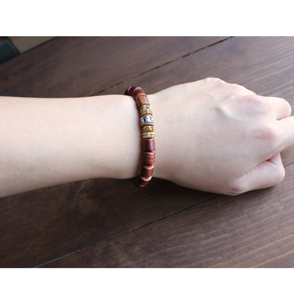 Buddhist Handcrafted Nature Sandalwood Bracelet for "Charisma" (made with Om Mani Padme Hum Amulet)