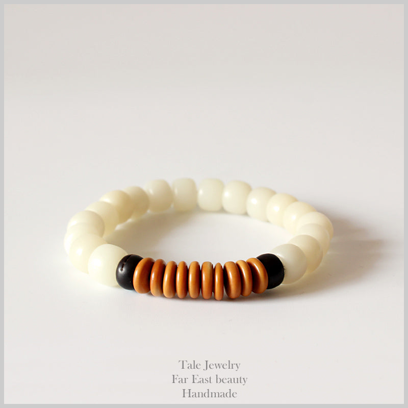 Buddhist Handcrafted Nature Sandalwood Awakening Buddha Bracelet (White Bodhi Seeds)